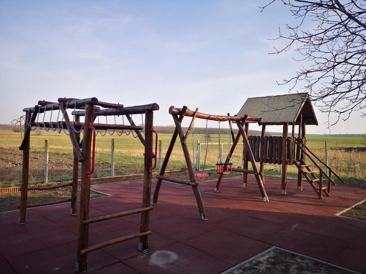 Eszter-ház vendégház Kerekegyháza Esterno foto