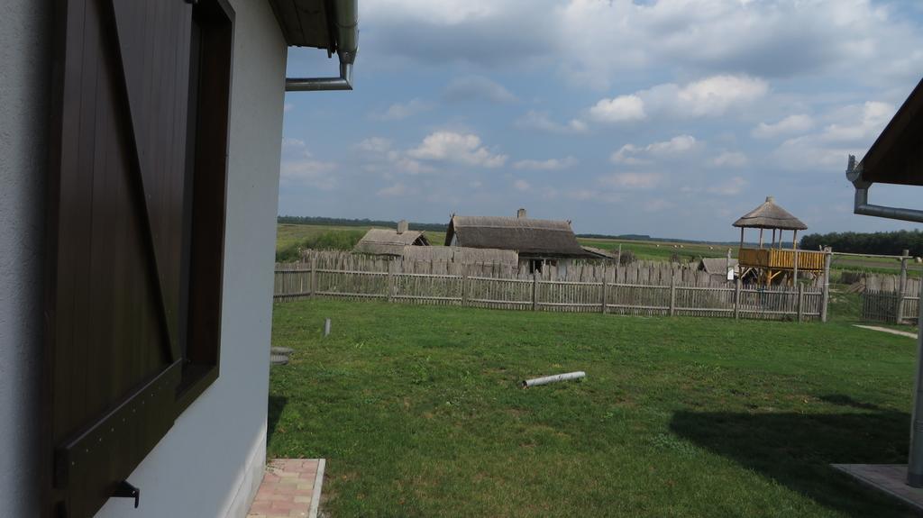 Eszter-ház vendégház Kerekegyháza Esterno foto