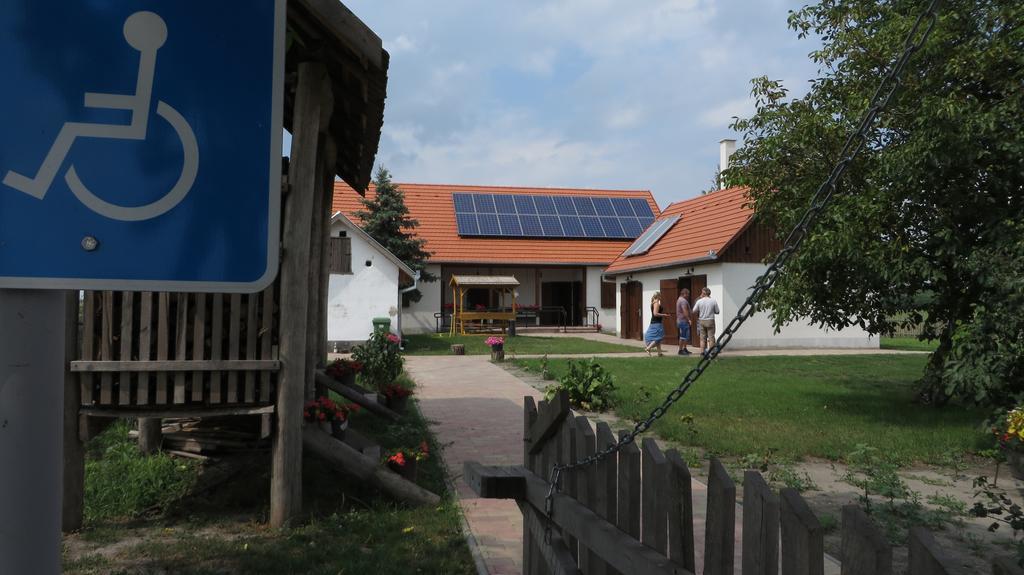 Eszter-ház vendégház Kerekegyháza Esterno foto