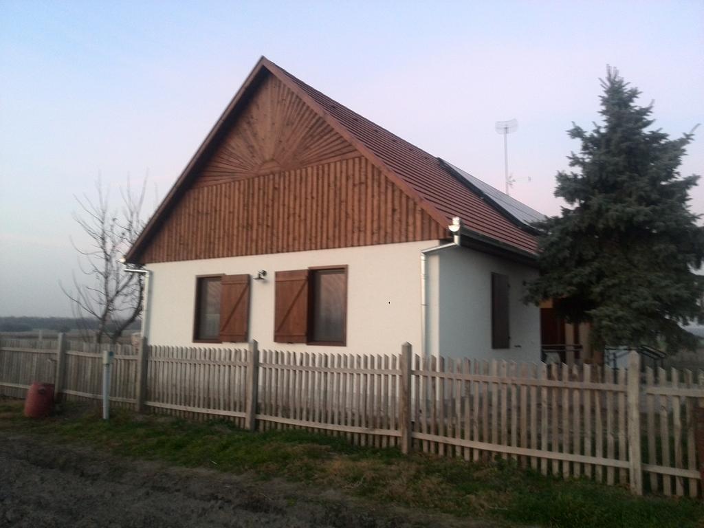 Eszter-ház vendégház Kerekegyháza Esterno foto
