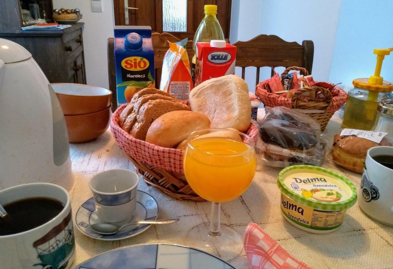 Eszter-ház vendégház Kerekegyháza Esterno foto