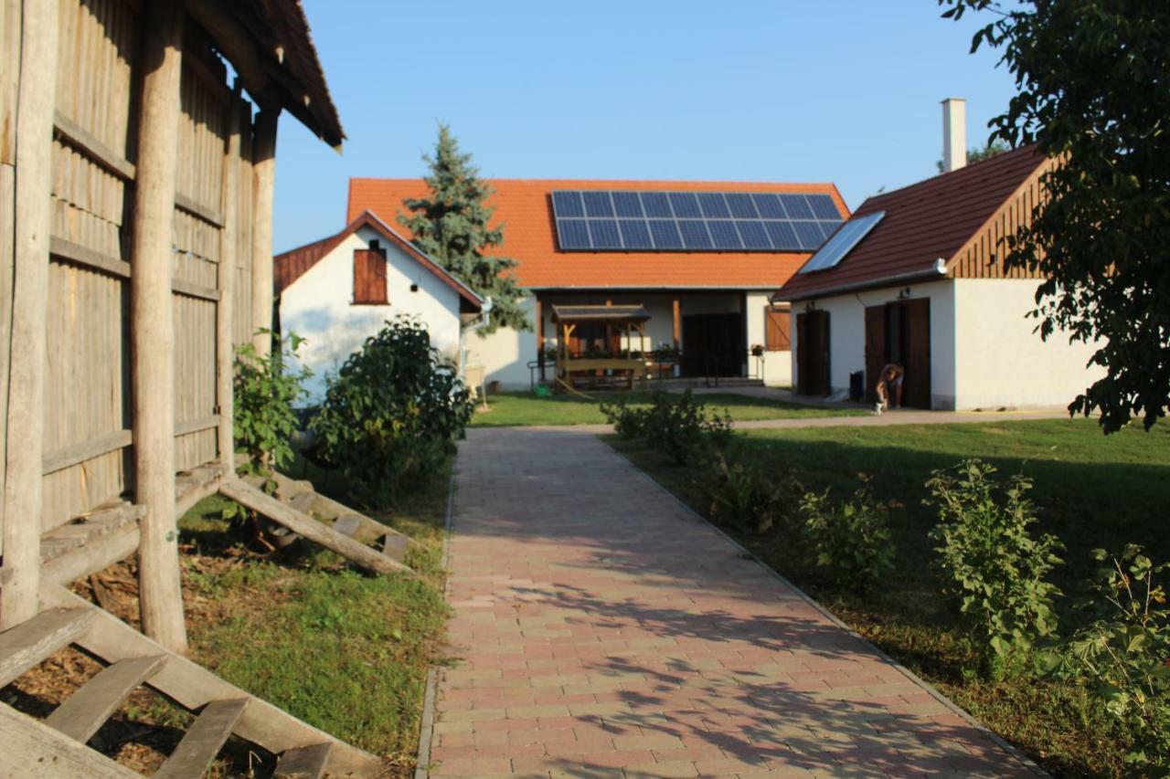 Eszter-ház vendégház Kerekegyháza Esterno foto